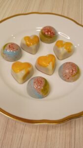 Bombones rellenos pintados